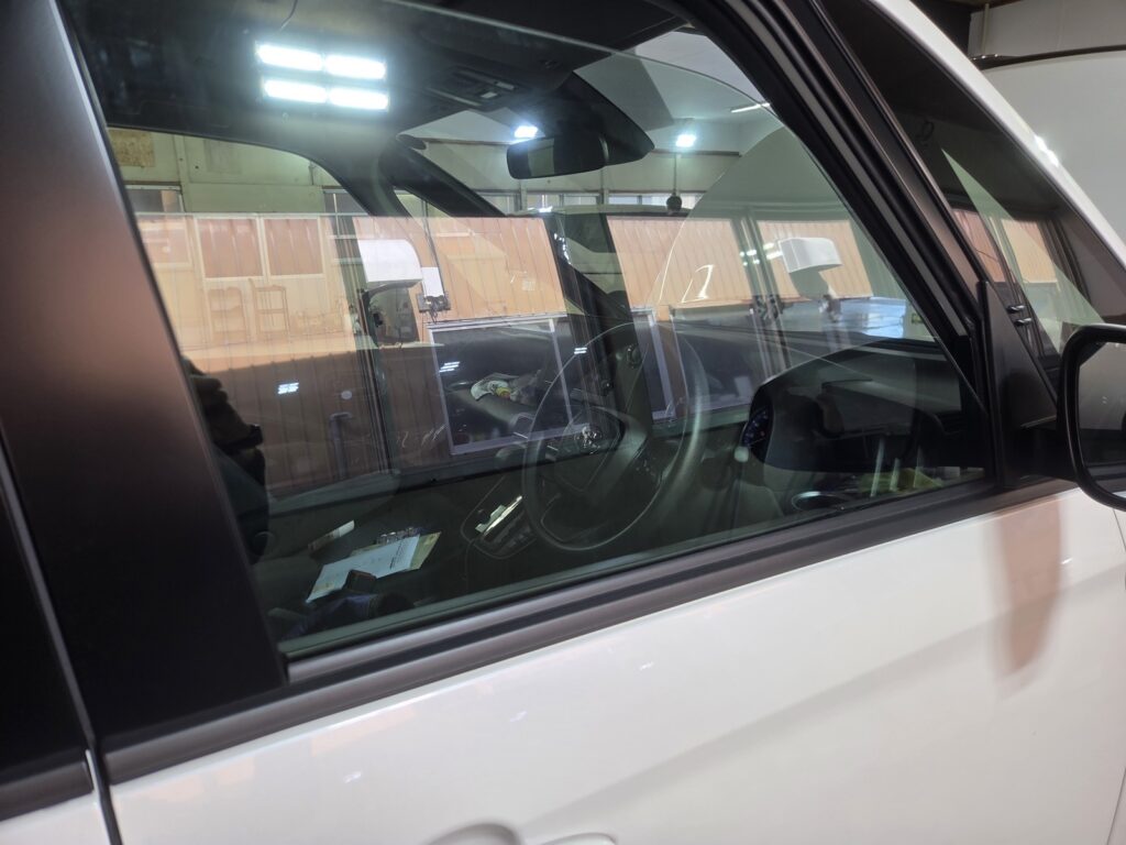 トヨタ トールワゴン スモークフィルム施工後の運転席窓 新潟市東区