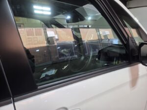 トヨタ トールワゴン スモークフィルム施工後の運転席窓 新潟市東区