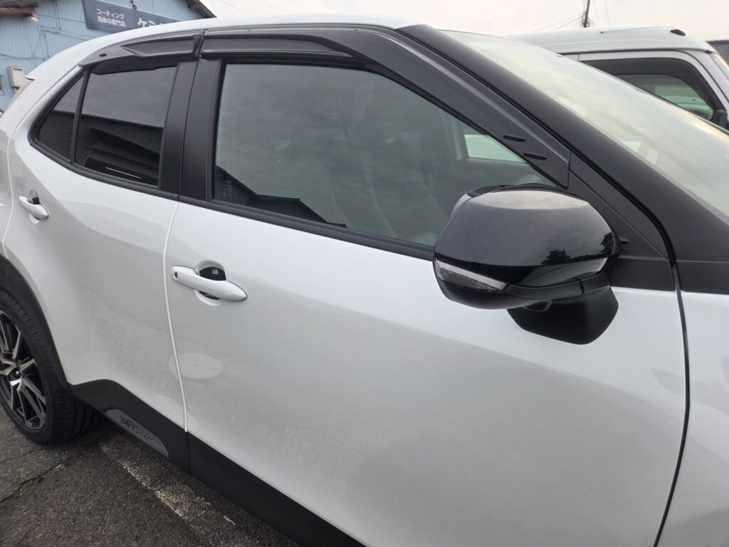 トヨタ ヤリスクロス GR SPORT 運転席側ドアのカーフィルム施工後の仕上がり 新潟市東区